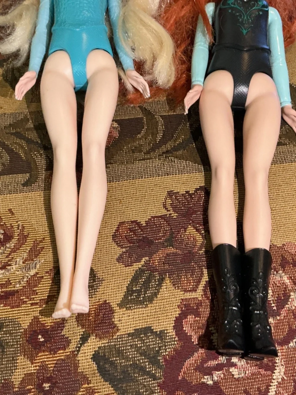 2022 Disney Frozen Mattel Anna And Elsa dolls
